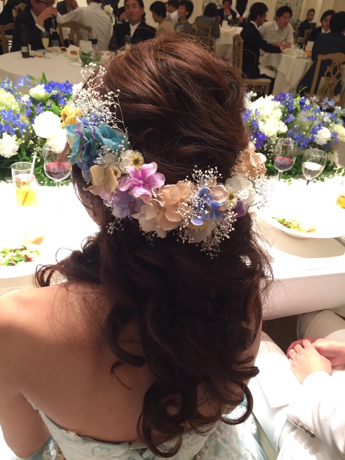 披露宴　ヘアスタイル　花